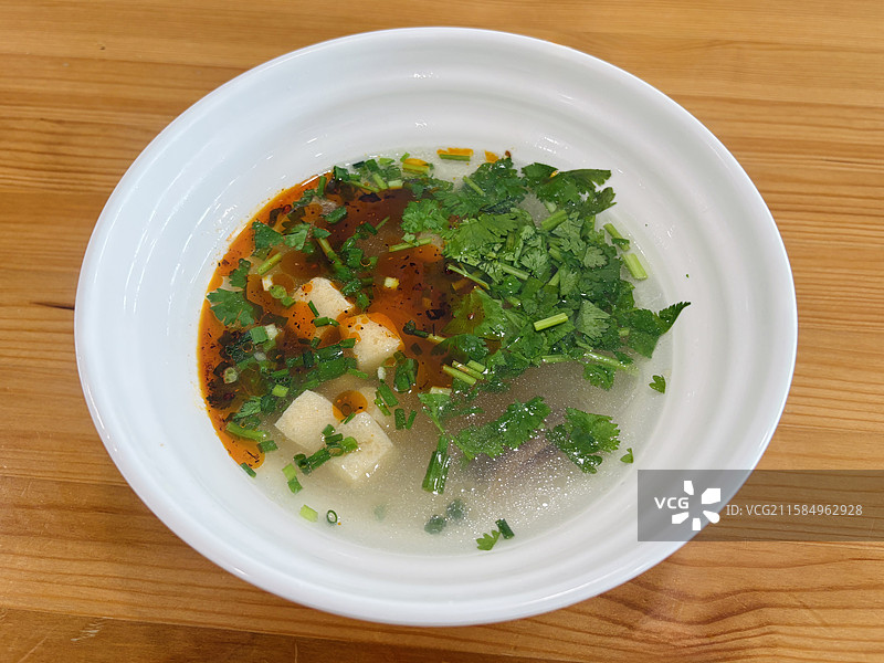 食堂 用餐 鸭血粉丝汤 香菜 辣椒油图片素材