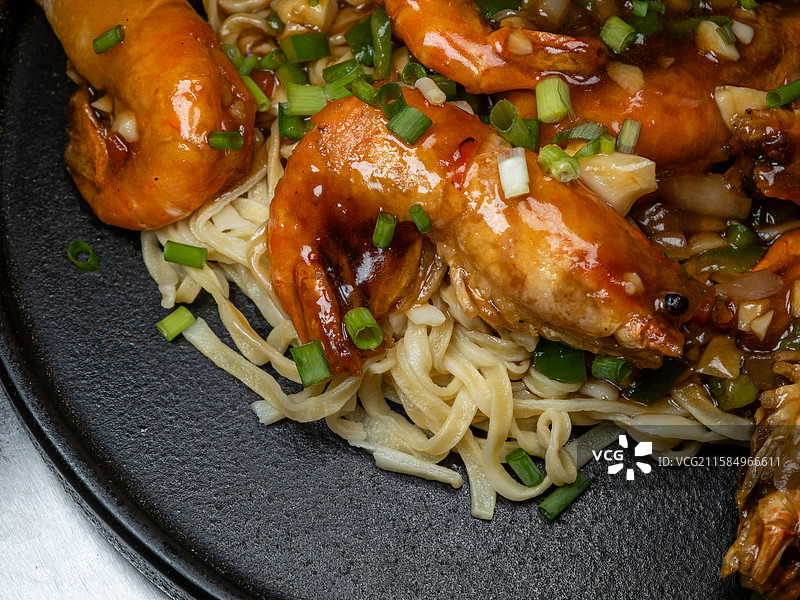 红烧罗氏虾配伊面图片素材