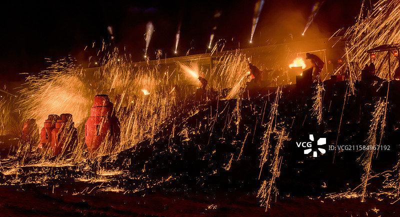 山西省晋城市城北区石店镇司徒小镇打铁花景观图片素材