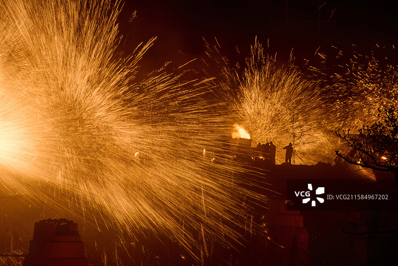 山西省晋城市城北区石店镇司徒小镇打铁花景观图片素材