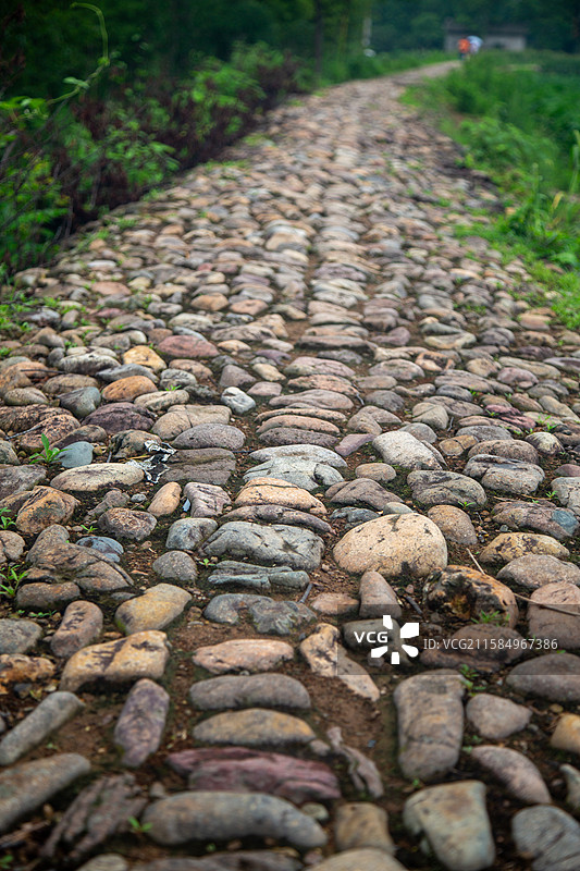 石头路通往远方图片素材