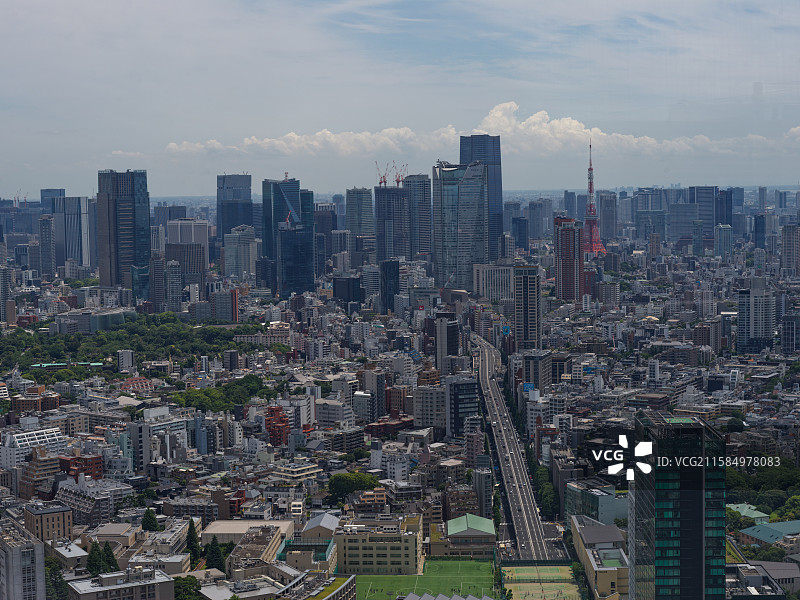 俯瞰东京都市圈高密度建筑群摩天大楼城市天际线图片素材