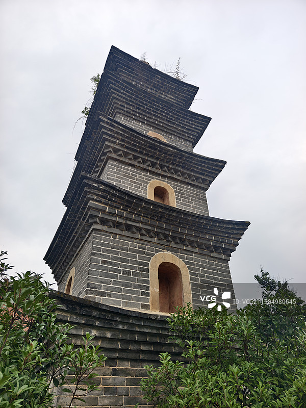 建于清乾隆三十年（1760年）的华阳古镇古塔图片素材