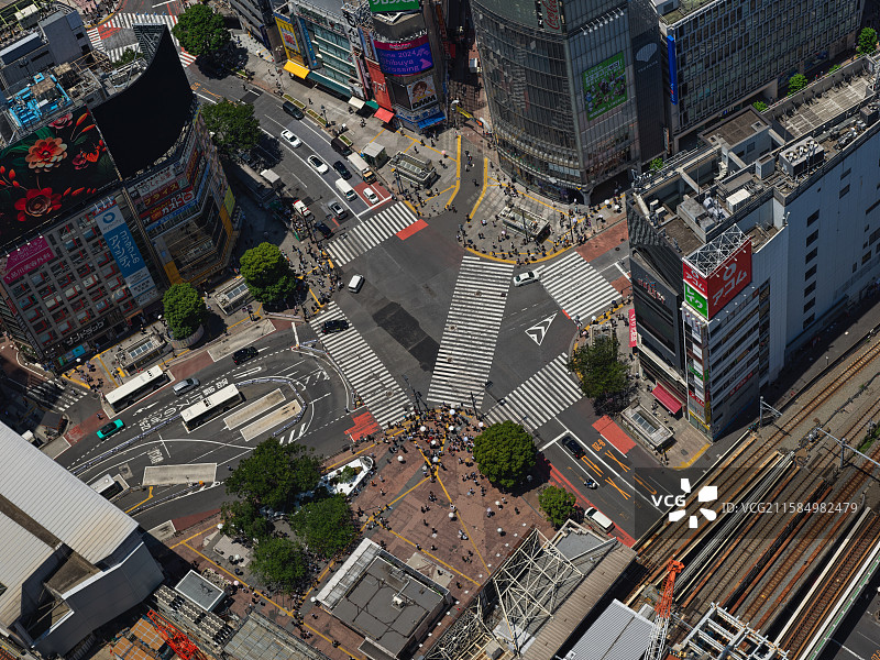 俯瞰东京都市圈高密度建筑群摩天大楼城市天际线图片素材