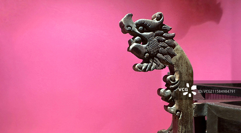 传统宫灯木雕龙头图片素材