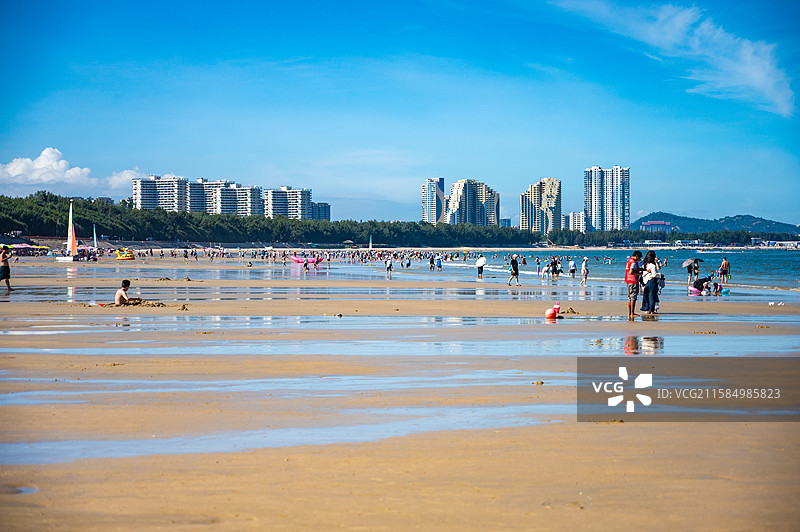 东山岛夏天海边旅游游泳图片素材