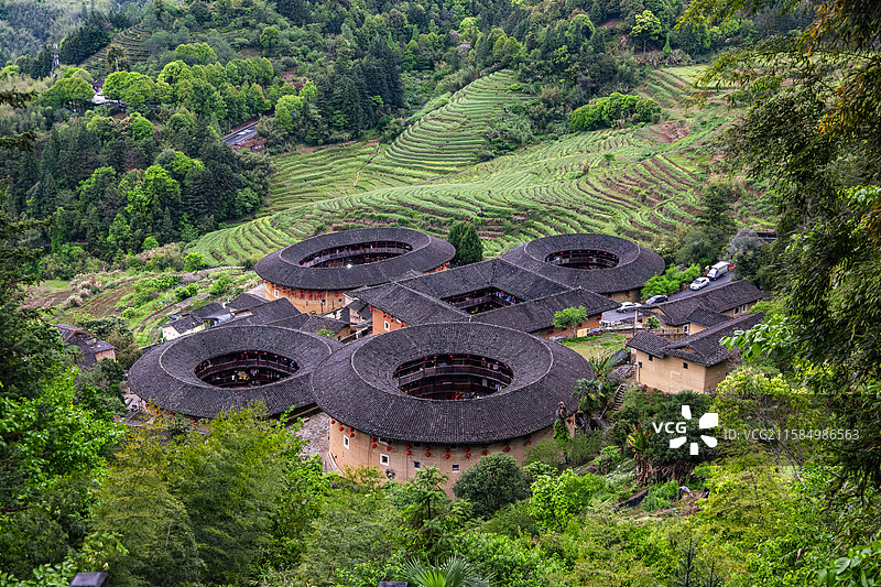 被称为“四菜一汤”的福建田螺坑土楼群图片素材