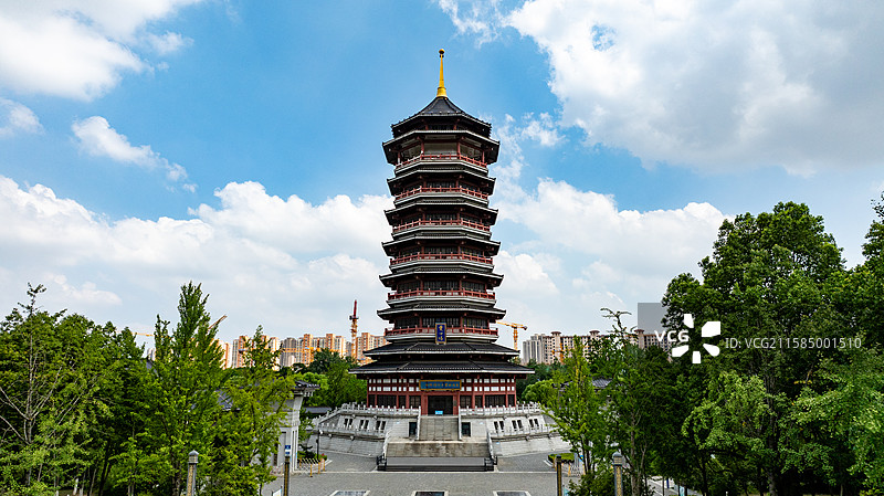 淮安淮阴区盐河水晶天风光 东方母爱公园蓝天白云图片素材