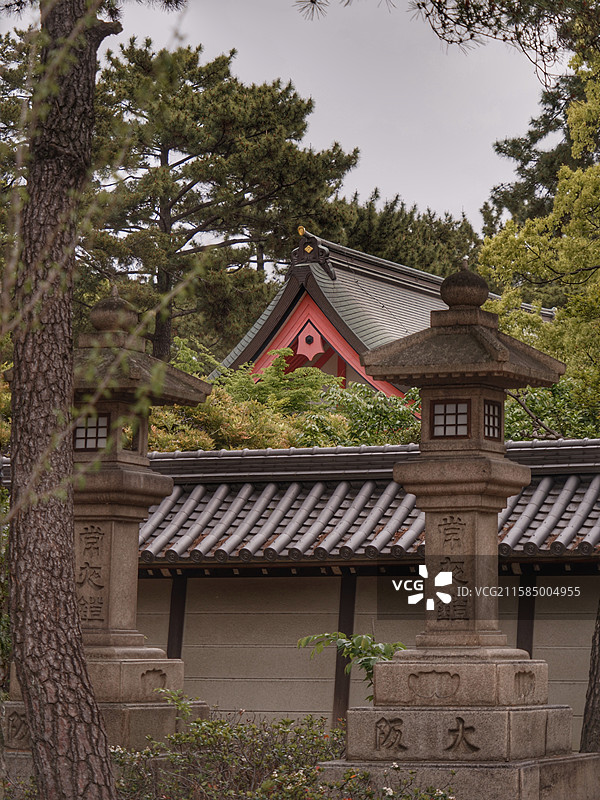 日本大阪住吉神社，创建于 211 年，有 1800 多年历史，建筑独特，有 “住吉造” 国宝建筑，还图片素材