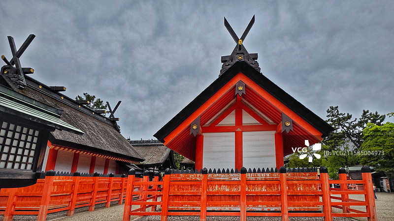 日本大阪住吉神社，创建于 211 年，有 1800 多年历史，建筑独特，有 “住吉造” 国宝建筑，还图片素材