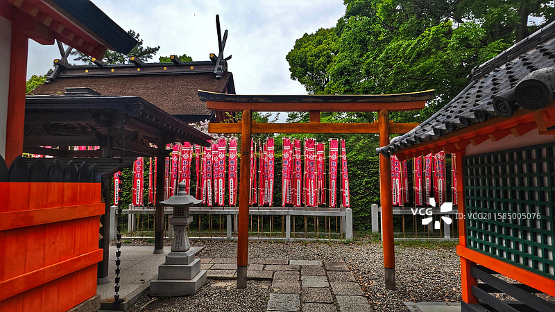 日本大阪住吉神社，创建于 211 年，有 1800 多年历史，建筑独特，有 “住吉造” 国宝建筑，还图片素材