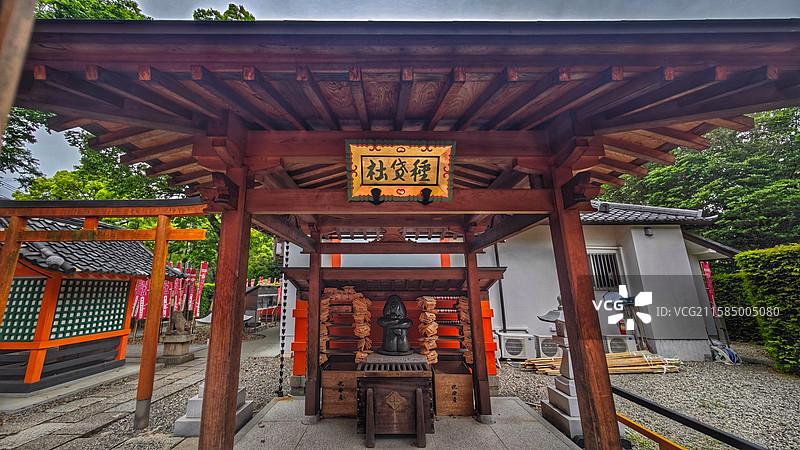 日本大阪住吉神社，创建于 211 年，有 1800 多年历史，建筑独特，有 “住吉造” 国宝建筑，还图片素材
