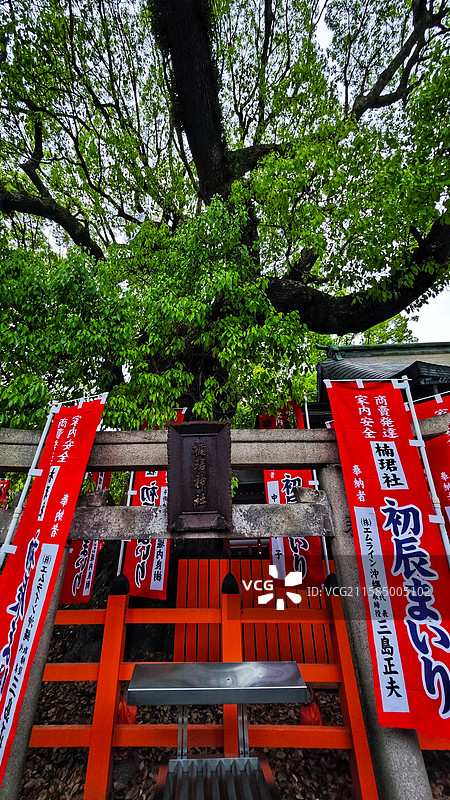 日本大阪住吉神社，创建于 211 年，有 1800 多年历史，建筑独特，有 “住吉造” 国宝建筑，还图片素材