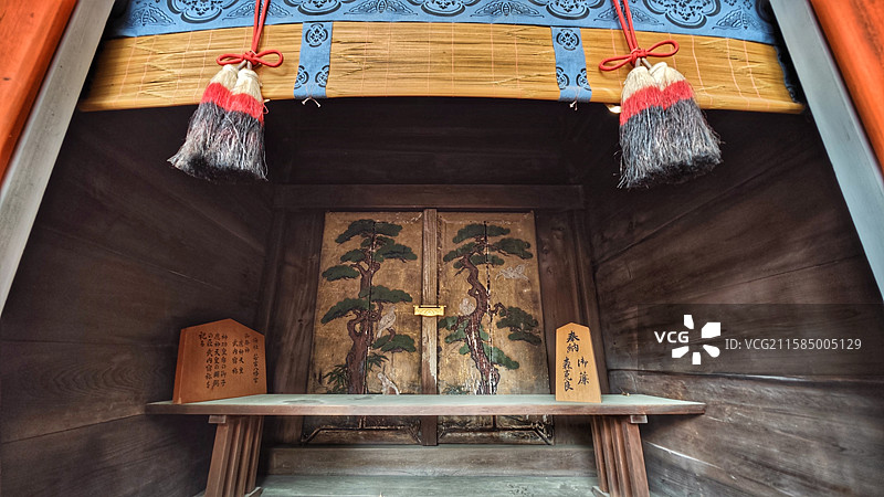 日本大阪住吉神社，创建于 211 年，有 1800 多年历史，建筑独特，有 “住吉造” 国宝建筑，还图片素材