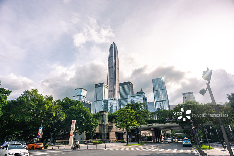 深圳福田区岗厦北福田路街景卓悦中心会展中心平安金融中心图片素材