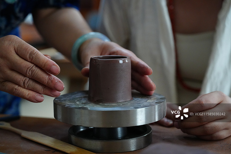 紫砂 陶艺 制作 纯手工 非遗 手工艺 手 特写 镜头图片素材