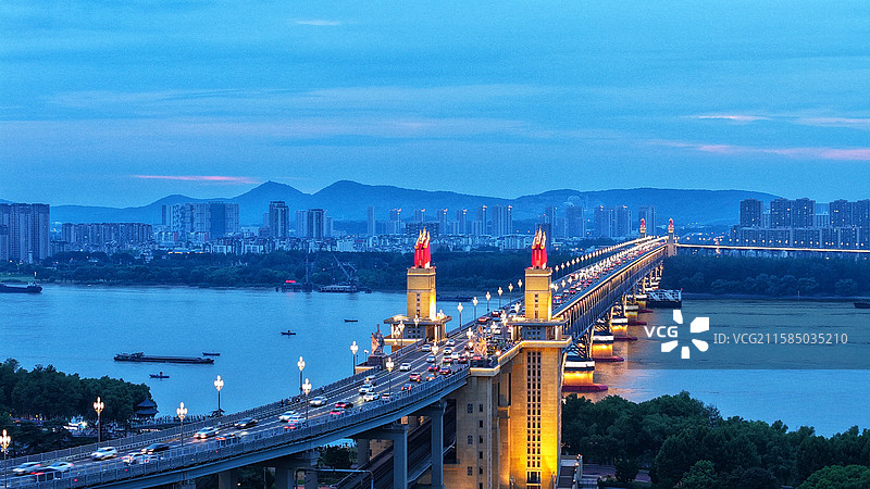 蓝调时刻·南京长江大桥图片素材