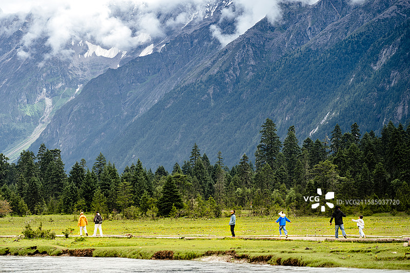西藏林芝巴松措新措图片素材