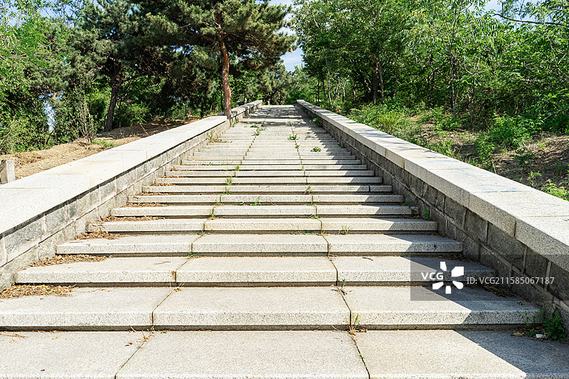 中国基建京台高速公路山东济南至泰安段交通部门建设中国高速公路一万公里纪念塔公园，户外白昼无人图像摄影图片素材