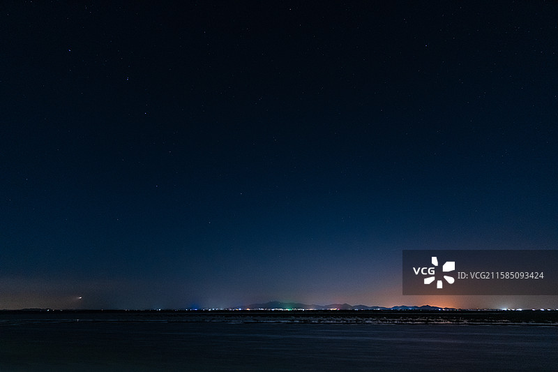 石臼湖夜晚的星空，明亮的北斗七星图片素材