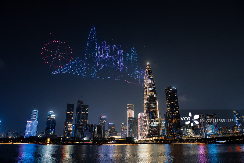 中国广东深圳南山人才公园，无人机表演“深圳地标建筑”图片素材