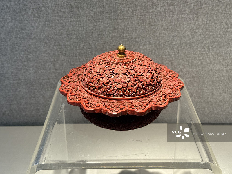 剔红缠枝莲纹香盒，清代，旅顺博物馆图片素材