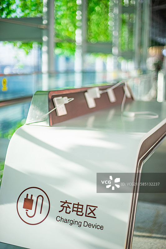 中国国内国际机场航站楼值机登机大厅候机室，手机电脑电子设备充电区设备用品，室内无人图像摄影图片素材