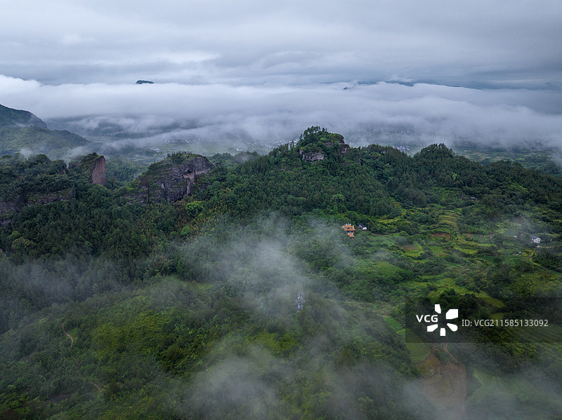 浙江省丽水市莲都区东西岩景区清晨云海图片素材