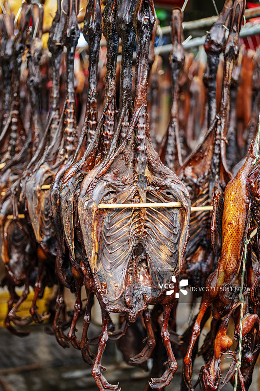 晾晒中的杭州酱鸭图片素材