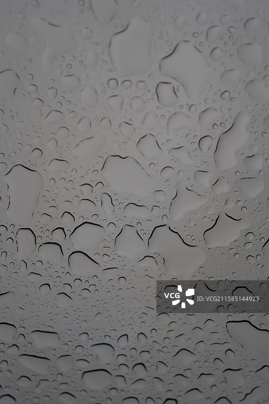 玻璃上的水珠图片素材