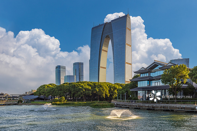 苏州园区金鸡湖景区 东方之门图片素材