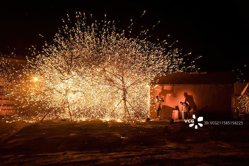 山西省晋城市城北区石店镇司徒小镇打铁花景观图片素材