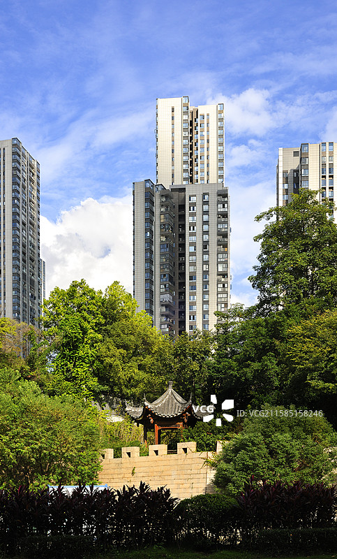 空间上的叠加形成独特的时空对话图片素材