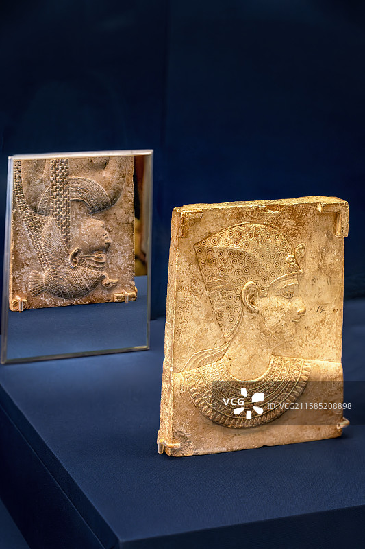埃及国家博物馆藏 国王和王后头像双面浮雕板 石灰岩 新国王时期（公元前1550-前1069年）图片素材