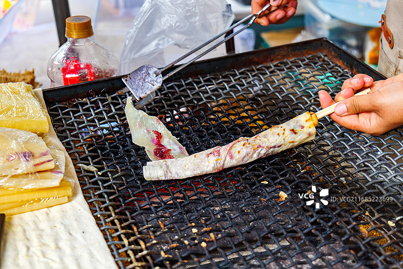 云南大理美食烤乳扇图片素材