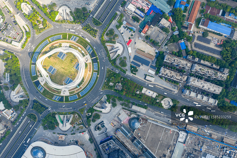 航拍湖北省武汉市光谷广场城市道路交通环岛风光图片素材