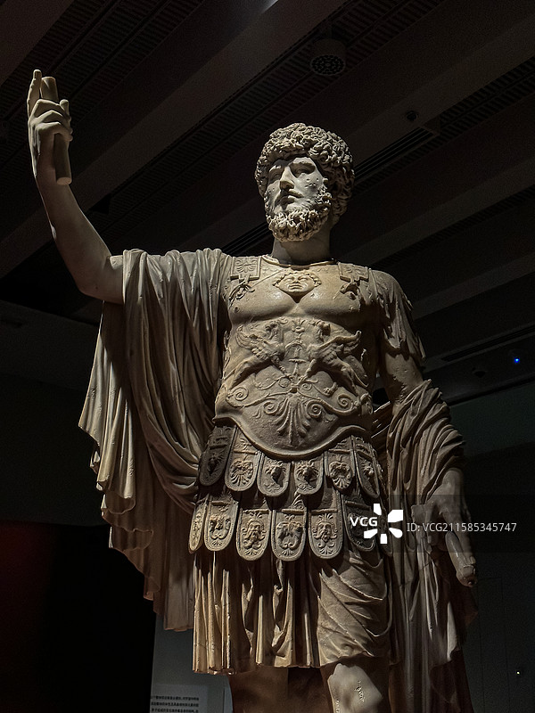 公元1世纪 古罗马 大理石雕塑 穿板甲的路奇乌斯•维鲁斯雕像 那不勒斯国家考古博物馆图片素材