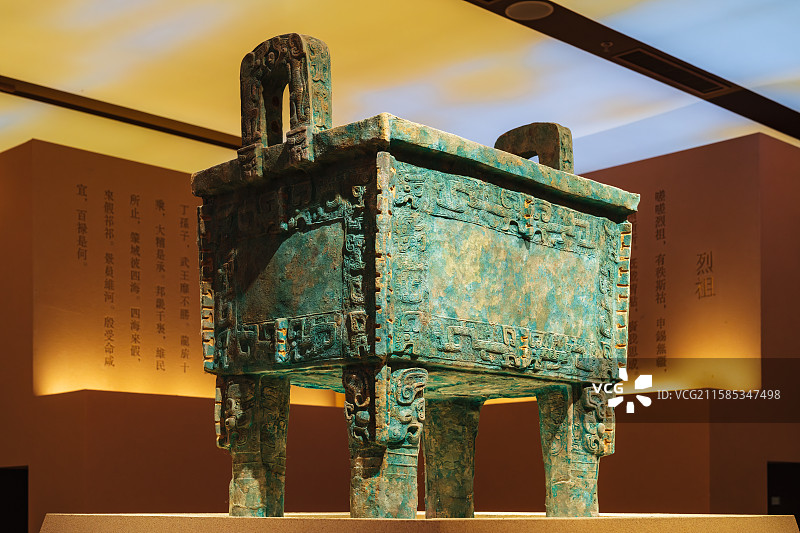 1939年河南省安阳市武官村出土，中国国家博物馆藏——商后母戊鼎/司母戊鼎/司母戊大方鼎（商后期）图片素材