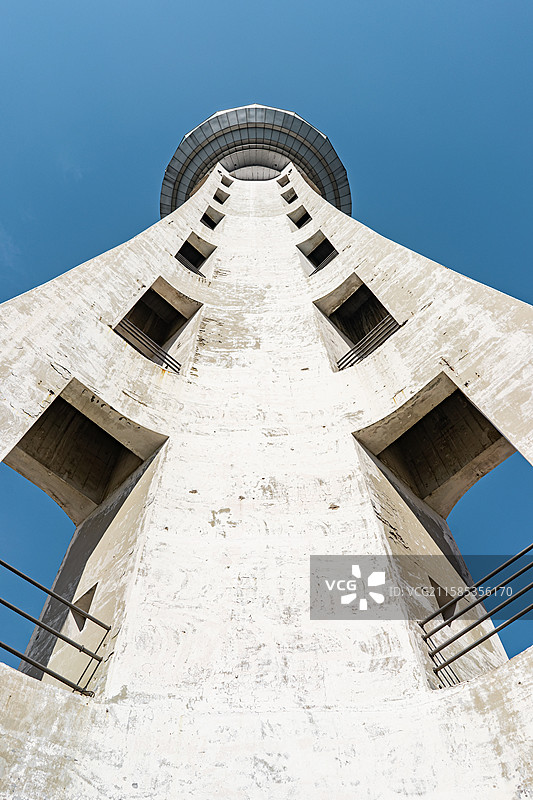 中国基建京台高速公路山东济南至泰安段交通部门建设中国高速公路一万公里纪念塔，户外白昼无人图像摄影图片素材