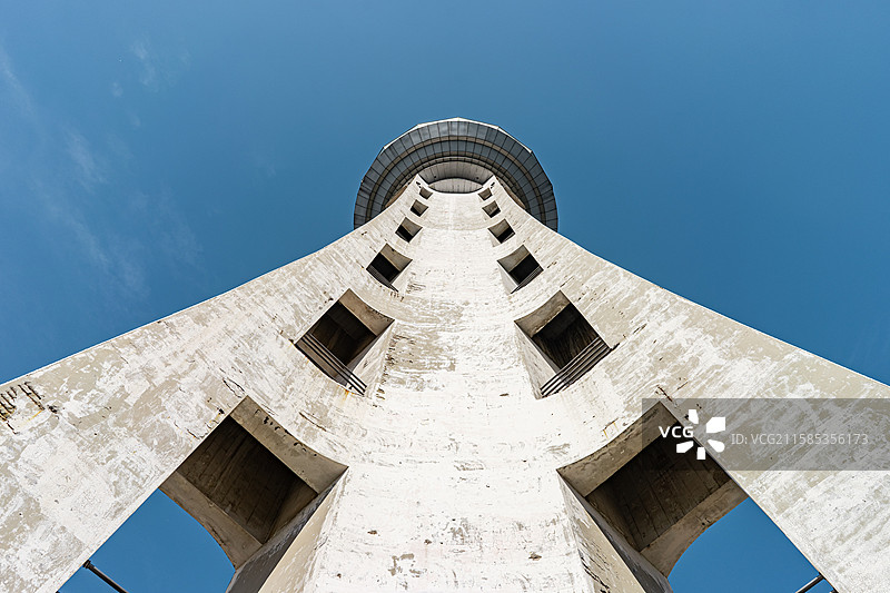 中国基建京台高速公路山东济南至泰安段交通部门建设中国高速公路一万公里纪念塔，户外白昼无人图像摄影图片素材