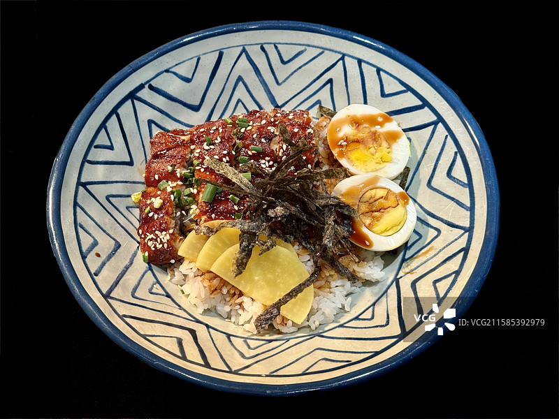 一碗日式鳗鱼饭图片素材