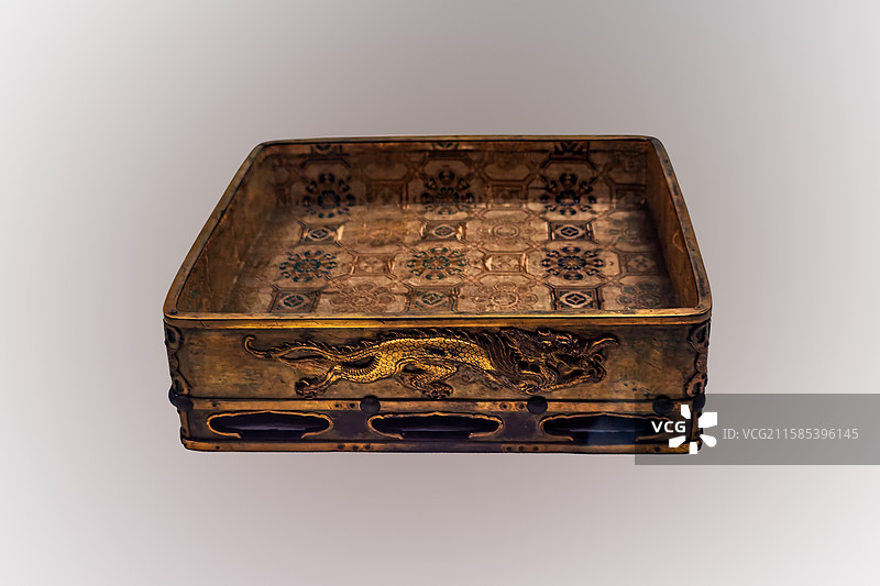 铜鎏金龙纹说相箱（金铜龍文説相箱），日本 鎌仓时代 13世纪，东京国立博物馆藏图片素材