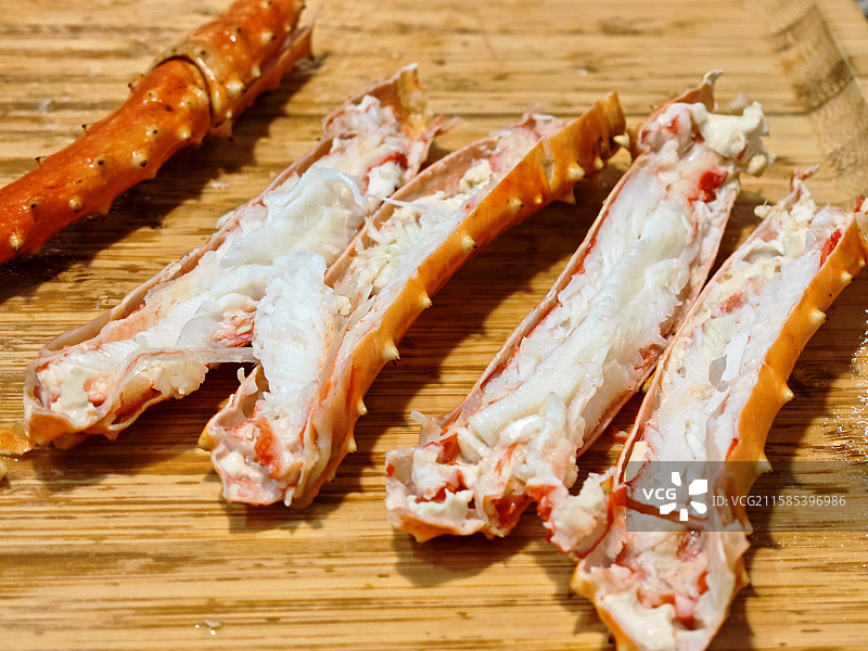 清蒸帝王蟹蟹腿特写镜头图片素材