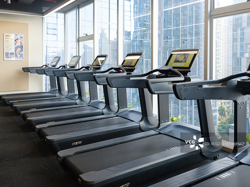 健身房的跑步机图片素材