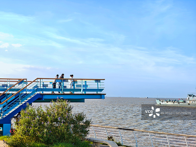 上海国际邮轮旅游度假区·上海宝山滨江公园观海驿站观景台图片素材