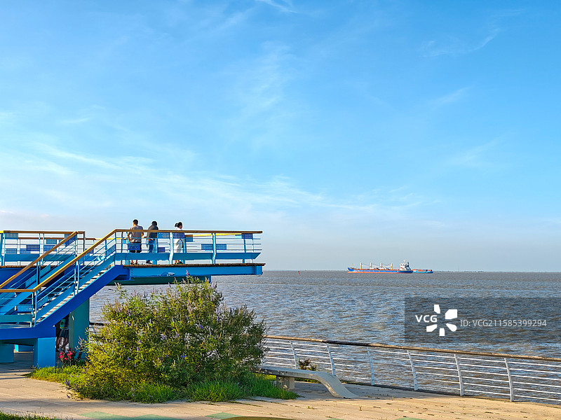 上海国际邮轮旅游度假区·上海宝山滨江公园观海驿站观景台图片素材