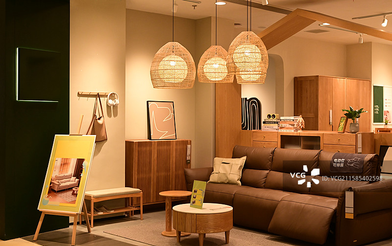 温馨家具与吊灯图片素材