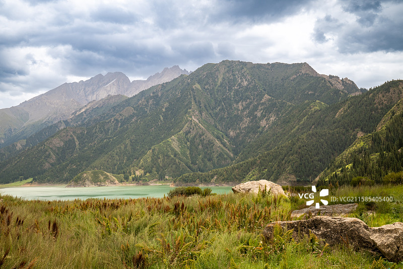 中国新疆独库公路天山山脉风光图片素材