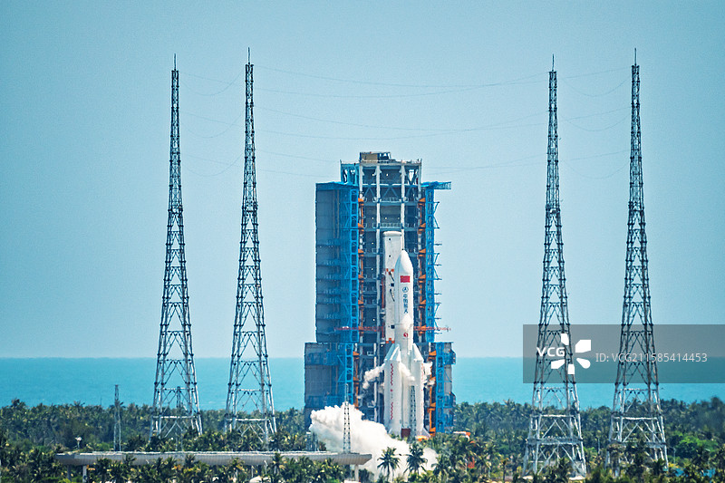 长征五号B遥四运载火箭运抵航天发射成功图片素材
