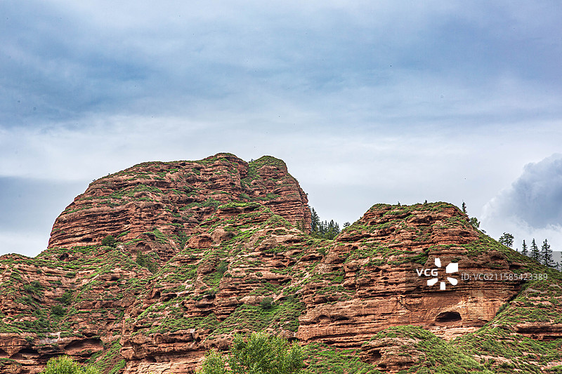 甘肃武威市天祝县天堂镇本康村崖壁天然石窟图片素材